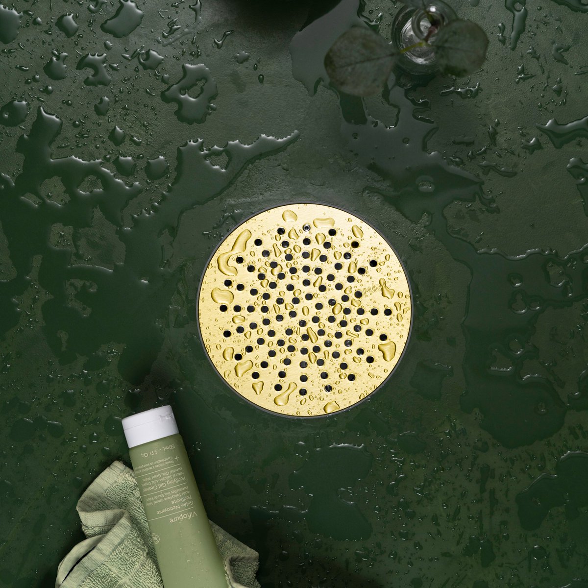 Si buscas un #desagüe para #pavimento de #microcemento con un estilo diferente, te proponemos nuestra nueva gama de #sumideros para este tipo de suelos con la #reja redonda fabricada en acero inoxidable modelo Doré en acabado #dorado.

Consúltanos para más información