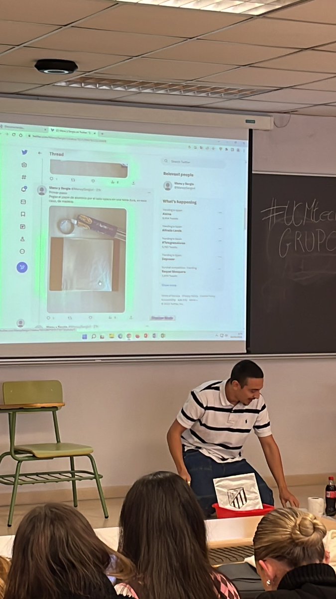 sofiiacd4's tweet photo. Esto es una manualidad Art Attack  #UCMtecnologia https://t.co/jYKhdUZq16