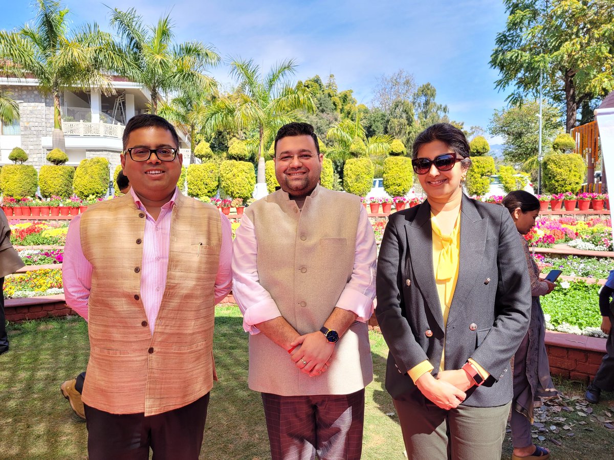 PoojaPMarwah's tweet image. Had a great inauguration at @UttarakhandRB for the #coloursofspring

Amidst Colleagues, friends, guides... @nitin_jaunpuri #paritosh