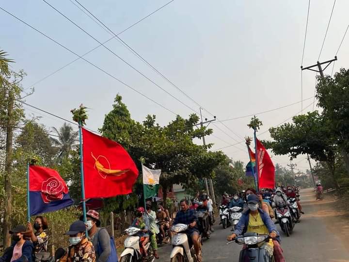Led by Democracy Movement Strike Committee - Dawei, a protest against the military regime and its planned election was held on Launglone - Dawei Road in the upper part #Launglone township on Mar 3.

#2023Mar3Coup
#WhatsHappeningInMyanmar
