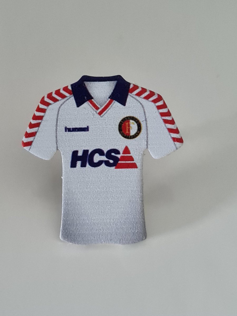 Nieuwe ronde Nieuwe kansen Feyenoord uitshirt 89/90. Like of retweet dit bericht om kans te maken. De winnaar word zondag 19 maart bekend gemaakt 

#feyenoordpins