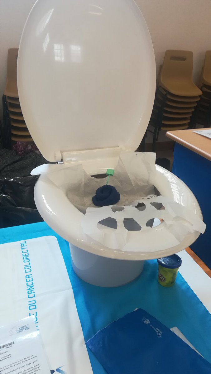 CAseptfcb's tweet photo. L'utilisation du kit de dépistage du Cancer colorectal expliquée en détail sur le Colon Tour de Champlitte #CPAM70 @crcdcbfc
Attention, image non contractuelle au niveau de la couleur ! https://t.co/10iUrZx9MS