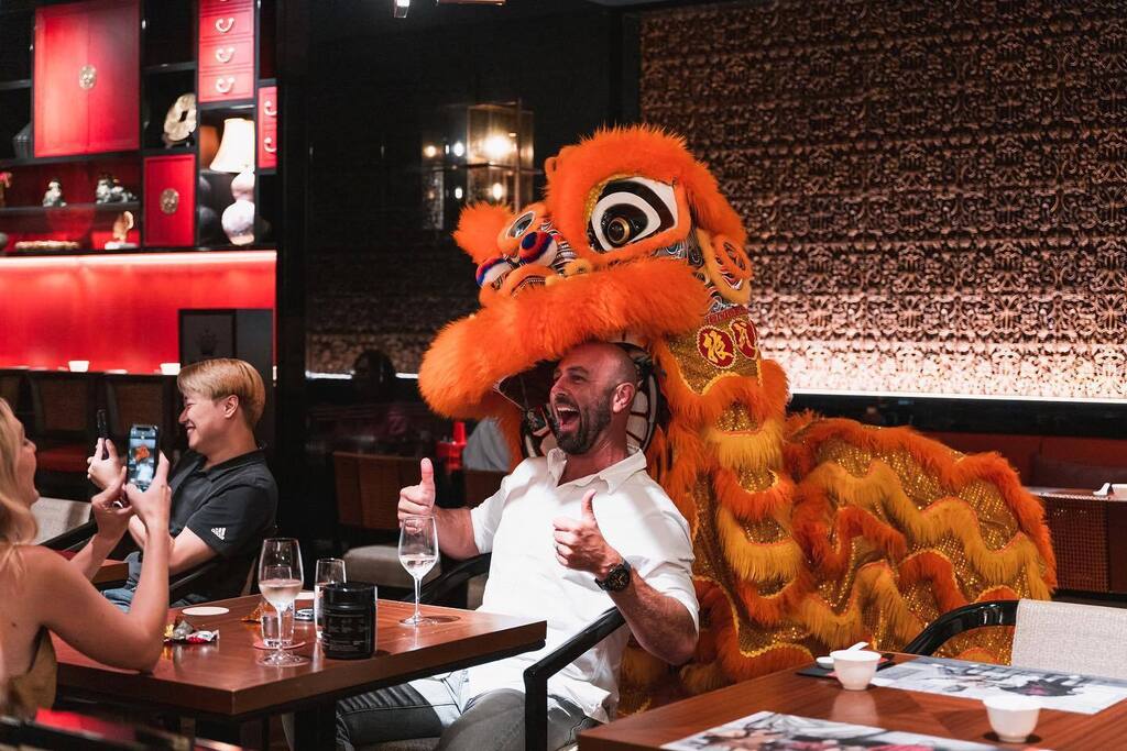 Lions getting a bit cheeky <a href="/crownsydney/">Crown Sydney</a> 
.
.
.
.
.
.
.
.
#cny2023 
#lunarnewyear2023 
#yearoftherabbit 
#chinesenewyear2023 
#jinwukoon2023
#振武館 
#jwk 
#jinwukoon
#liondance 
#liondancing 
#liondancesports 
#dragondance 
#polejumping
#chineseculture … instagr.am/p/CpUvs2cSI-F/