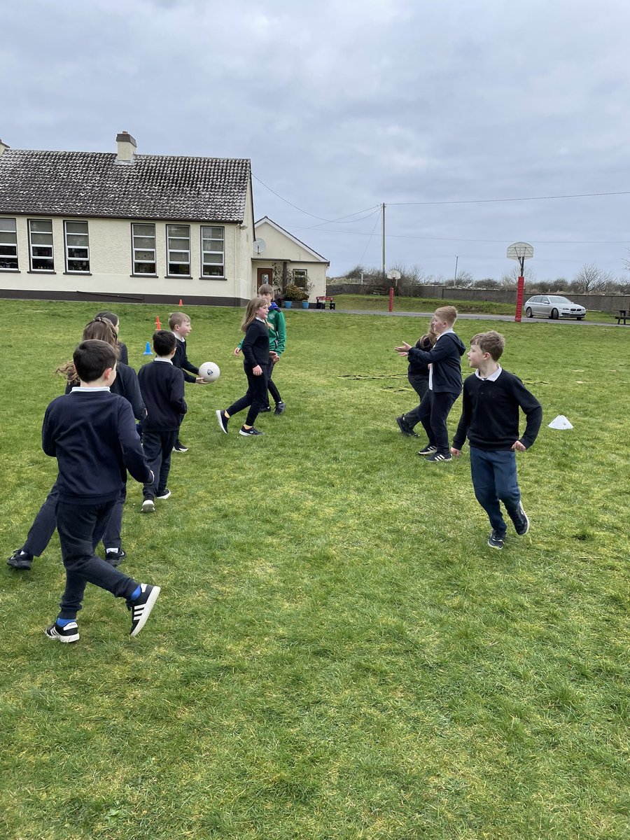 lacken_ns's tweet photo. Very active morning with TY coaching from St Patrick’s College, Lacken Cross,great activities = active,happy children, míle buíochas 👏👏@MichaelFitzmau8 @MayoGAACoaching @ActiveFlag @schools_sport @lackencross https://t.co/5Be5zCXWuy