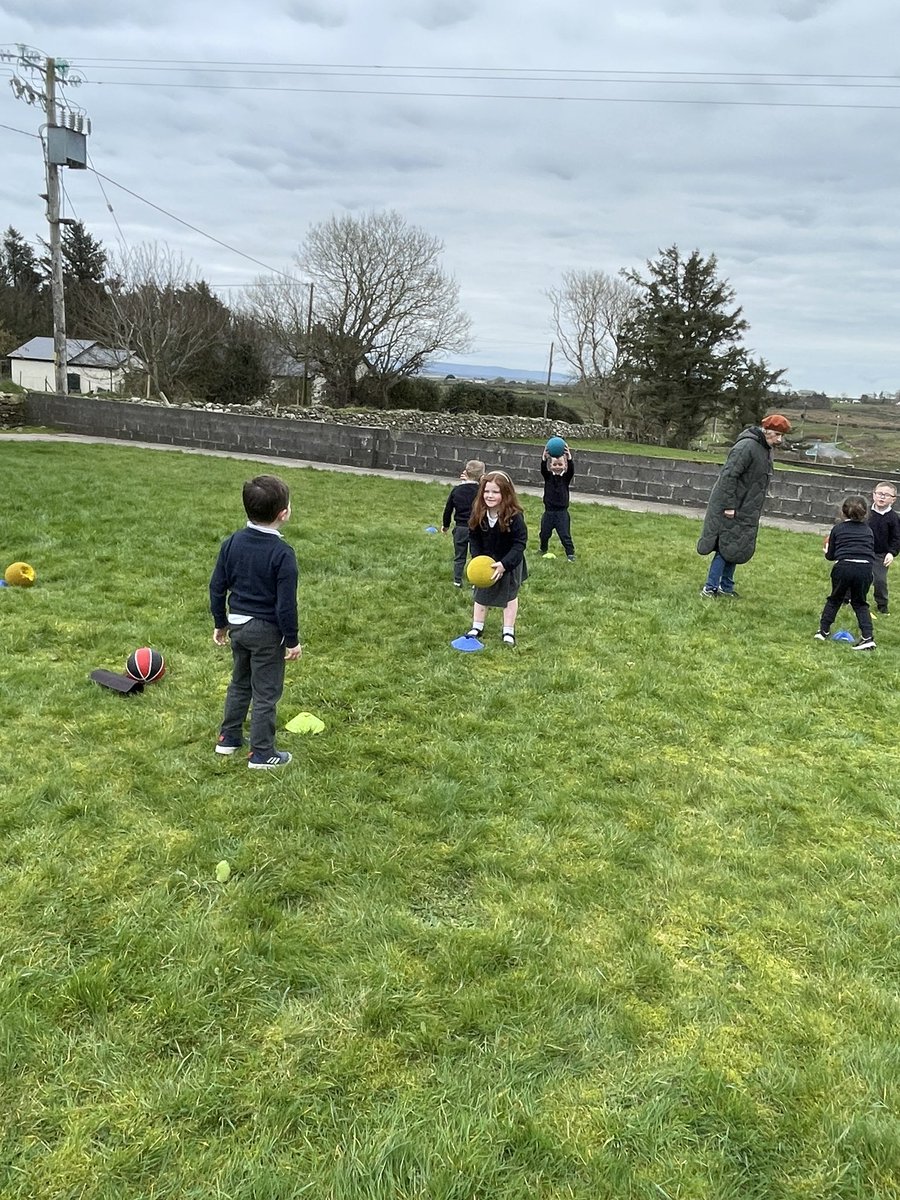 lacken_ns's tweet photo. Very active morning with TY coaching from St Patrick’s College, Lacken Cross,great activities = active,happy children, míle buíochas 👏👏@MichaelFitzmau8 @MayoGAACoaching @ActiveFlag @schools_sport @lackencross https://t.co/5Be5zCXWuy