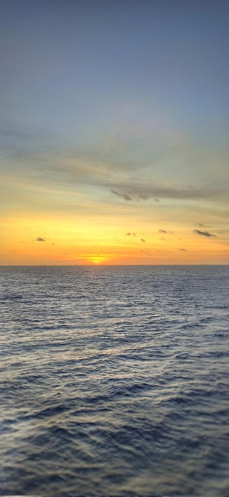 drilling_719's tweet photo. Atardecer en el Océano Atlántico.
#sun #sea #pic #offshorerigger #offshore #Brasil #Venezuela https://t.co/H3ZzhzEMOf