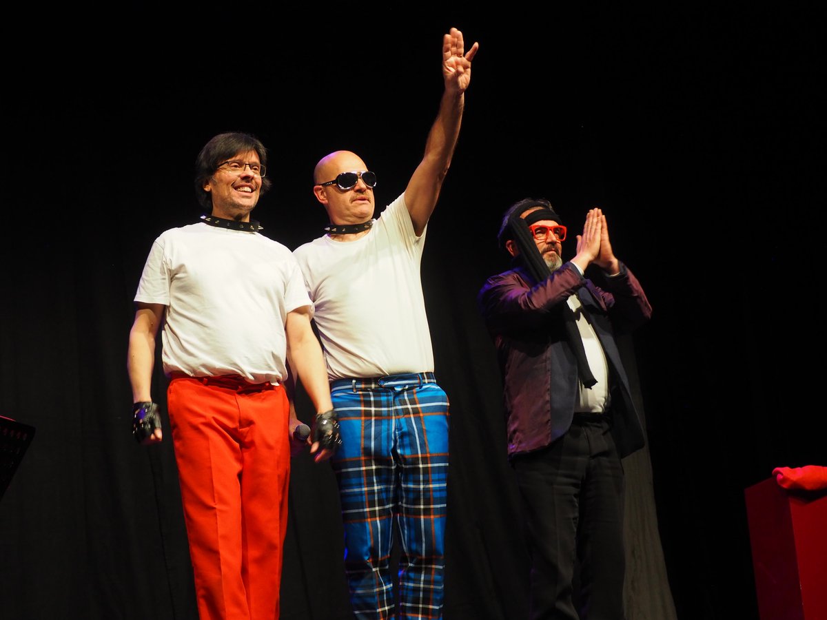 RadioSeu's tweet photo. #EnImatges Representació de l'espectacle musical 'Quasi òpera', de la companyia Il·luminati (@3tenori) a @cinemesguiu de #laSeu. @ajlaseu https://t.co/rFFBM2fX3F