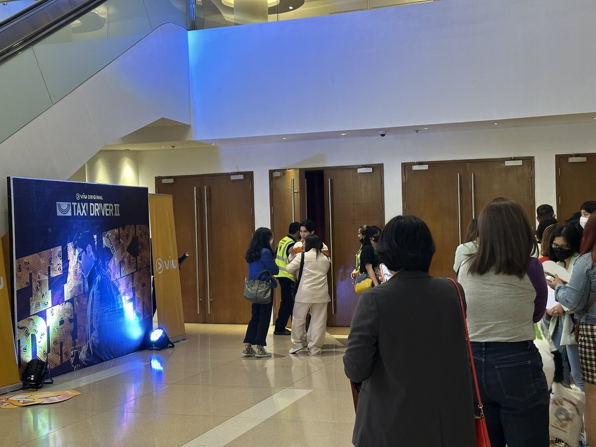 NewFrontierPh's tweet photo. We will all meet Lee Je Hoon in a few! 🫶🏻🫶🏻

#LeeJeHoonInManilaFM2023 #LeeJeHoonInManila #LeeJeHoonatNFT https://t.co/2akyWHliXK