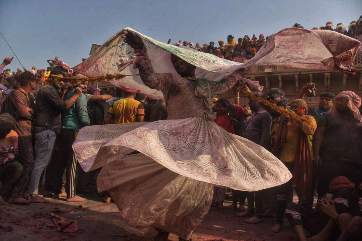 vaibhavshukla_J's tweet photo. barsane wali holi #holi
Radha Krishna together played #Barsane Holi,
With Krishna's cowherd friends and friends Radha Toli.!
5000 years old tradition today
It is also established where cowherds from Nandgaon and gopis from Barsana take part
@UPGovt @umangmisra @shalabhmani https://t.co/iEoPF5tgYh