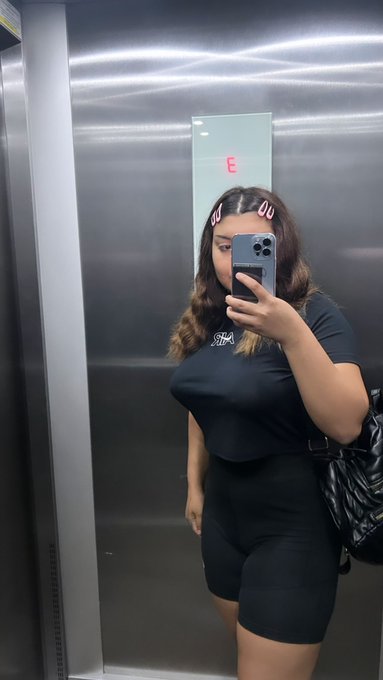 Fetele bune se fut si in lift nu doar in parc. https://t.co/OEZZE6azwl