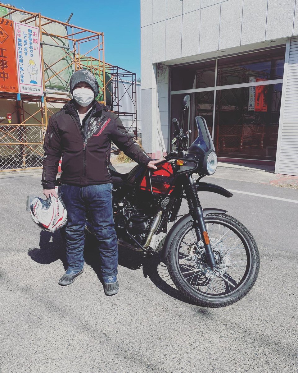 Tvy3BkvIN8s2bK6's tweet photo. ☀️納車風景☀️
ロイヤルエンフィールド
HIMALAYAN
Rock Red
赤と黒のタンクが素敵🙌💕
私は絶対に乗れないけど乗っている人に憧れる🥺✨
素敵なバイクライフを🏍✨
#ルサンバレー
#ロイヤルエンフィールド
#himalayan
#rockred
#納車風景
#バイク好きな人と繋がりたい
#バイク乗りと繋がりたい https://t.co/t51cuRjThf