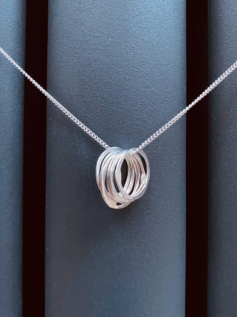 Another gorgeous multi-hoop necklace made recently for a lovely client. Silver this time. ♡

#silverhoops
#silvernecklace
#delicatenecklace
#everydayjewellery