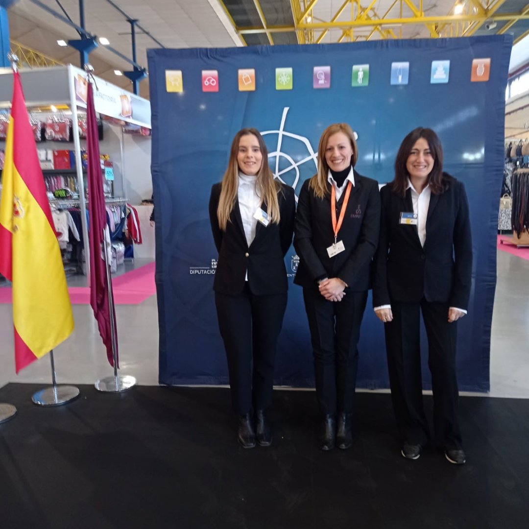 Este fin de semana del día 3 al 5 de Marzo 🗓️, estamos en COMERCIA 📍.

⭕Con nuestras azafatas de EMPLEDIS <a href="/Empledis/">Empledis CEE</a>