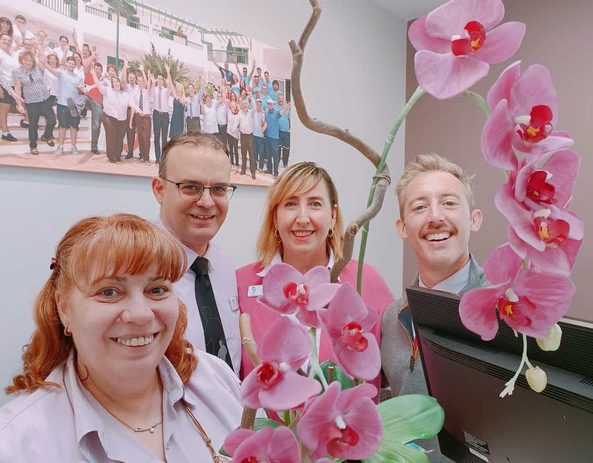 lascalasresort's tweet photo. Good Morning from our lovely receptionists at Las Calas 🥰
#lascalas #lanzarote #reception #happy https://t.co/KWuzd7mqap