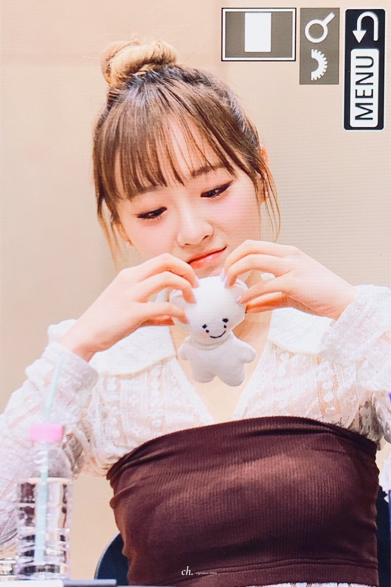 ch_lo2's tweet photo. 230303 클로이 프리뷰

로이는 패니가 조아💞

#시그니처 #cignature 
#클로이 #Chloe
@cignature_J9 https://t.co/c0bFno0OT1