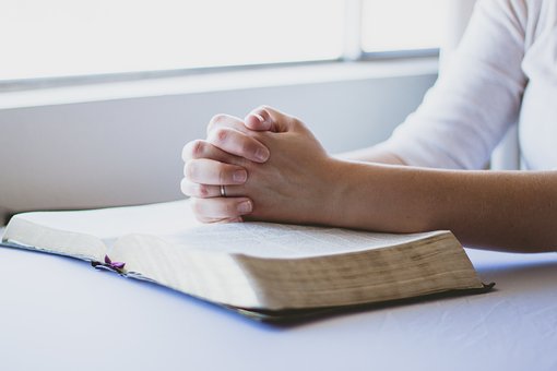 OLICATchaplains's tweet photo. 5pm @OlicatSchools
#Firstfridayprayers
This last hour in prayer is led by George Tasker @STMBedford
Can you join us and pray?
#olicatcommuntiy https://t.co/Emrbv8L087