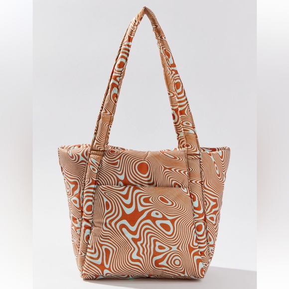 LenitaApril's tweet photo. So good I had to share! Check out all the items I'm loving on @Poshmarkapp #poshmark #fashion #style #shopmycloset #cutterbuck #baggu: https://t.co/NkaBfhOVL2 https://t.co/2oefnrL5u3