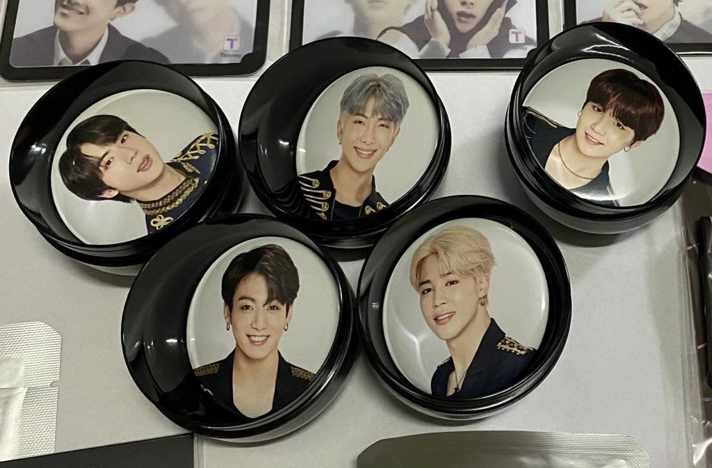 btsmdmdmdmd's tweet photo. 방탄 럽셀 스픽콘 매직샵 맵솔 온
한국 일본 콘서트 굿즈

럭키드로우 럭드
교통카트
키링
마그넷
아크릴 스탠드
뱃지
직접 구입
대부분 상태 좋아요
총 42개 아이템 42item

일괄 양도 : 8.0
석진 윤기 호석 남준 지민 태형 정국 양도
#방탄럭드 #매직샵럭드 #지민키링 #매직샵 https://t.co/RfHU1YP24y