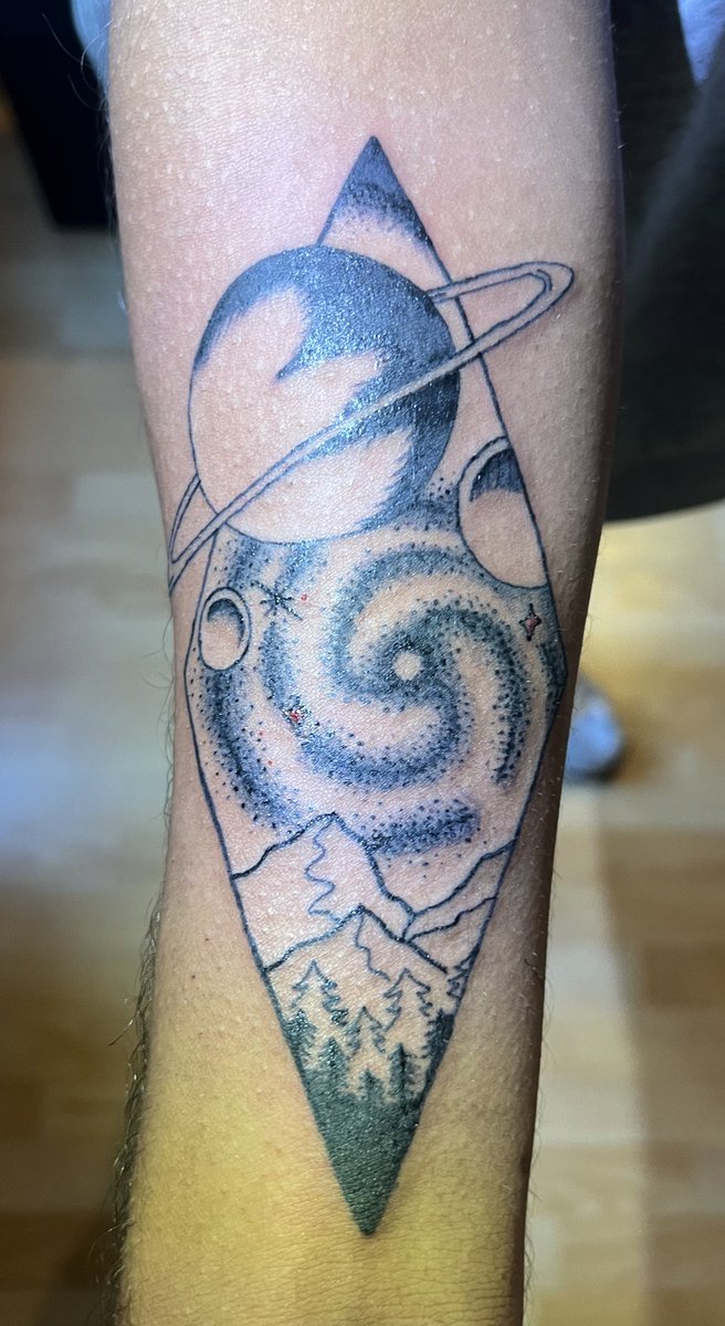 questufou's tweet photo. @Veskinho je peins à l’aquarelle et je tattoo de temps à autre  mon insta si vous voulez me suivre : lencredetetard https://t.co/4xnHNlUvyB