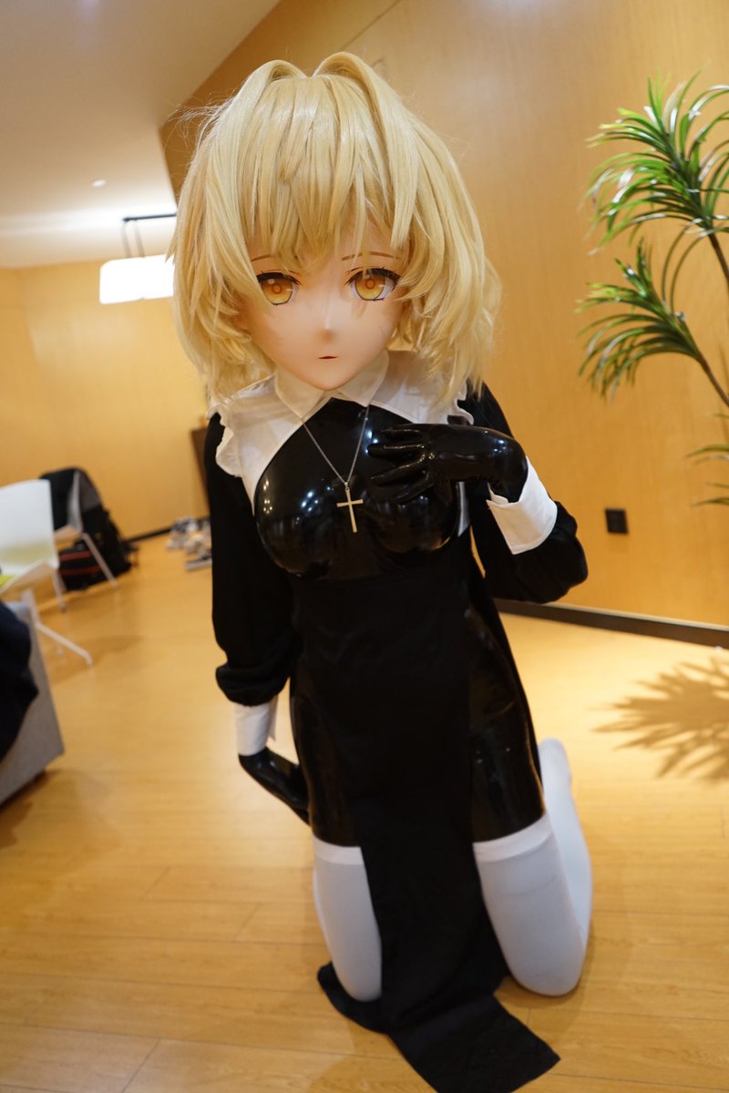奇怪的穿搭增多了(￣▽￣)
头壳&amp;摄影：@VReality_Servo
#kigurumi #latex