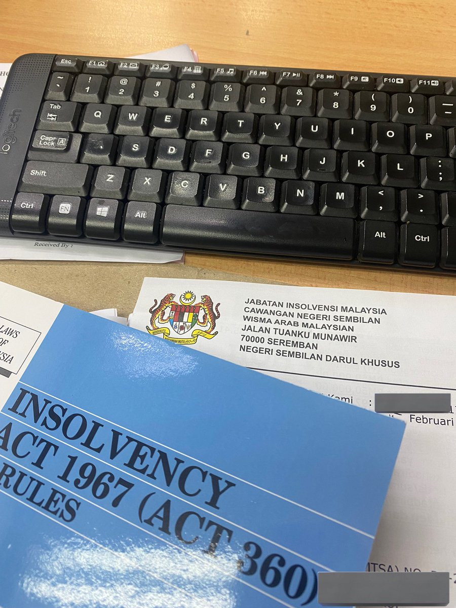 nuuraimuni's tweet photo. Nak tau kenapa aku serius cakap pasal kesedaran pasal hutang instalment? sebab aku uruskan kes orang bankrupt. Lol yang korang nampak cuma aku puji diri sendiri beli iPhone cash. Tah pape. https://t.co/8FbsYFHKcM