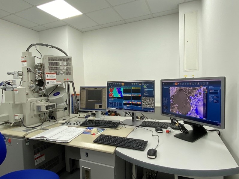 OxInst's tweet photo. 🔬 It's #MicroscopeDay at the High Wycombe office!
Our EBSD Product Manager Pat Trimby has been using some complex geological samples to test our most recent software developments for advanced phase & orientation analyses.
Results next week 👀
💻📊 https://t.co/ph10rSl8QB https://t.co/pWDV3Nwit8