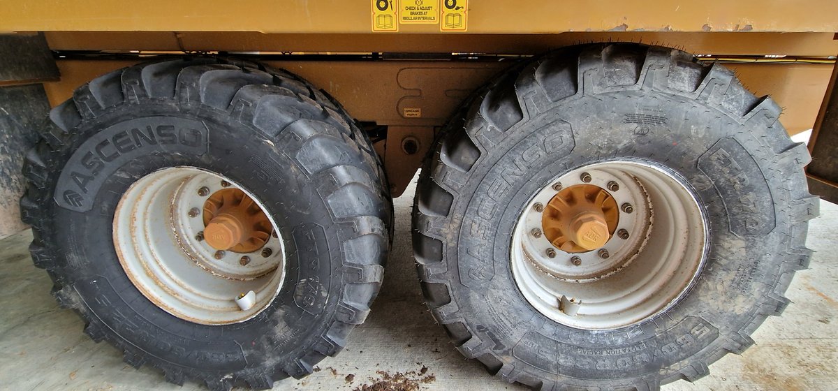 BushTyres's tweet photo. Our #Bushmobile team recently fitted not one but two @RichardWestern trailers each with a set of 4 new 560/60R22.5 @ascensotyresuk FTR 170 tyres. Find out more: https://t.co/GA5cngHxJ8
#neverstoprising #neverstopgrowing #ascensotyres #ascensotyresuk #trailertyres #agricultural https://t.co/0LrctnmgrH
