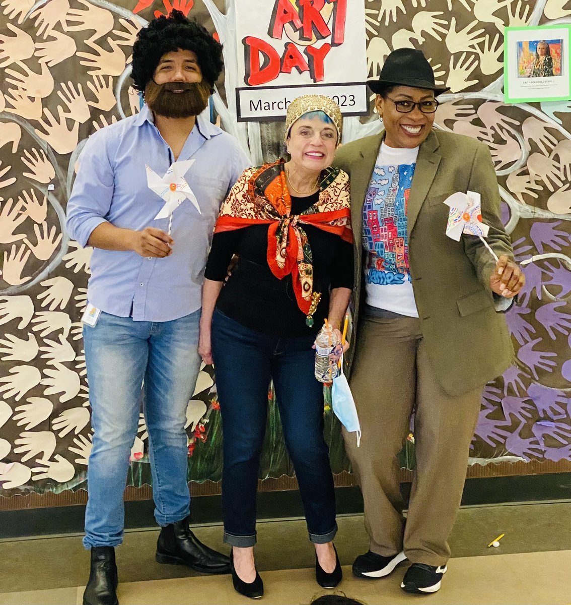 More artists showed up today #bigartday2023 to Celebrate🎉🎉🎨✨✨ <a href="/boonelementary/">Boone Elementary</a> <a href="/marlomolinaro/">Dr. Marlo Molinaro</a> <a href="/HolmesBooneAP/">S. Holmes</a> <a href="/Booneartists/">Boone Elem. Art Teacher.</a> <a href="/aliefFineArts/">Alief ISD Fine Arts</a>