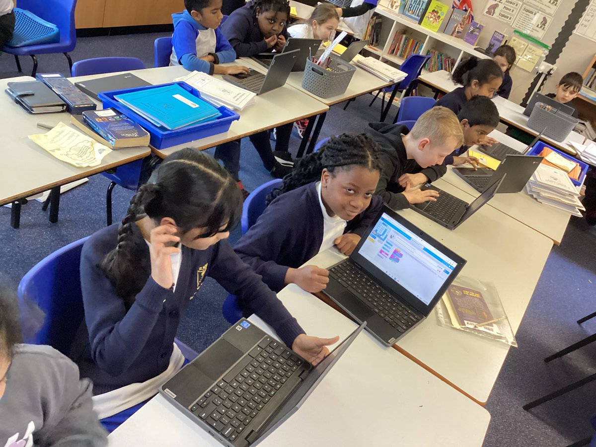 HotShotsSTM2020's tweet image. We have been exploring how to code using loop and repeat command buttons during our computing lesson today, using the characters from Ice Age! #STMcomputing 💻