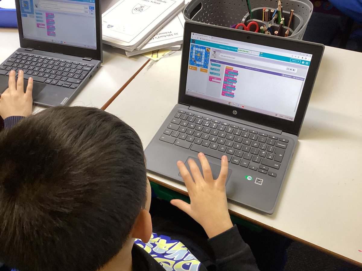 HotShotsSTM2020's tweet image. We have been exploring how to code using loop and repeat command buttons during our computing lesson today, using the characters from Ice Age! #STMcomputing 💻