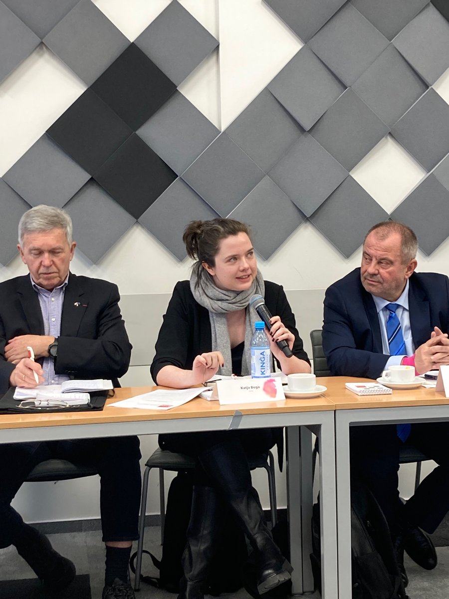 FEPS_Europe's tweet photo. It's time for a progressive analysis of the concept of #EUStrategicAutonomy & to set the agenda on how to operationalise it.
We are in🇵🇱Warsaw today to discuss #ESA w/@TheProgressives @FAE_pl @FES_Brussels @j_jaures @DaszynskiCentre & @KozminskiUni
ℹ️https://t.co/VGNipnpIHy https://t.co/ZGpRd8NuqM