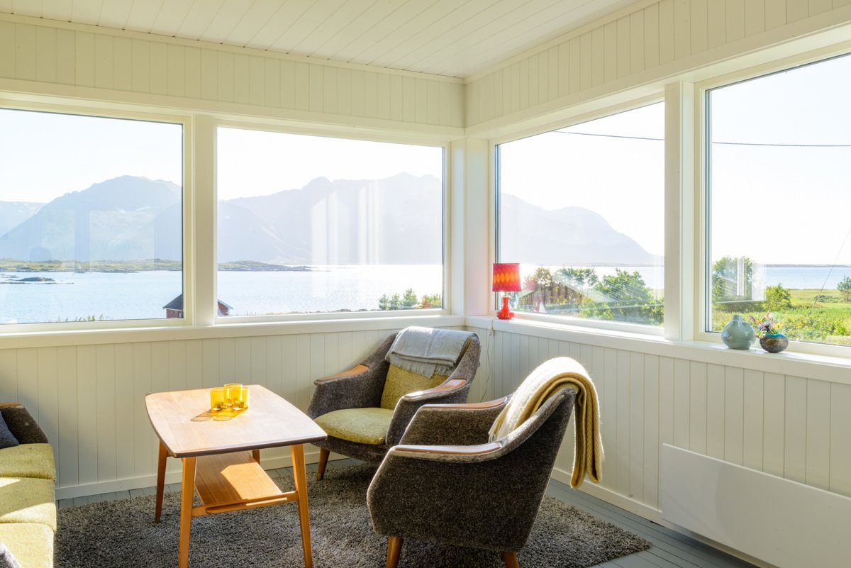 lilleviklofoten's tweet photo. Hallo Deutschland! 👋 Wenn Sie auf die Lofoten reisen: Willkommen in Lillevik! Unser Ferienhaus hat unserer Meinung nach die beste Lage der Lofoten. https://t.co/ilTWr9kKEE #lofoten #norwegen https://t.co/R0rtefyrkE