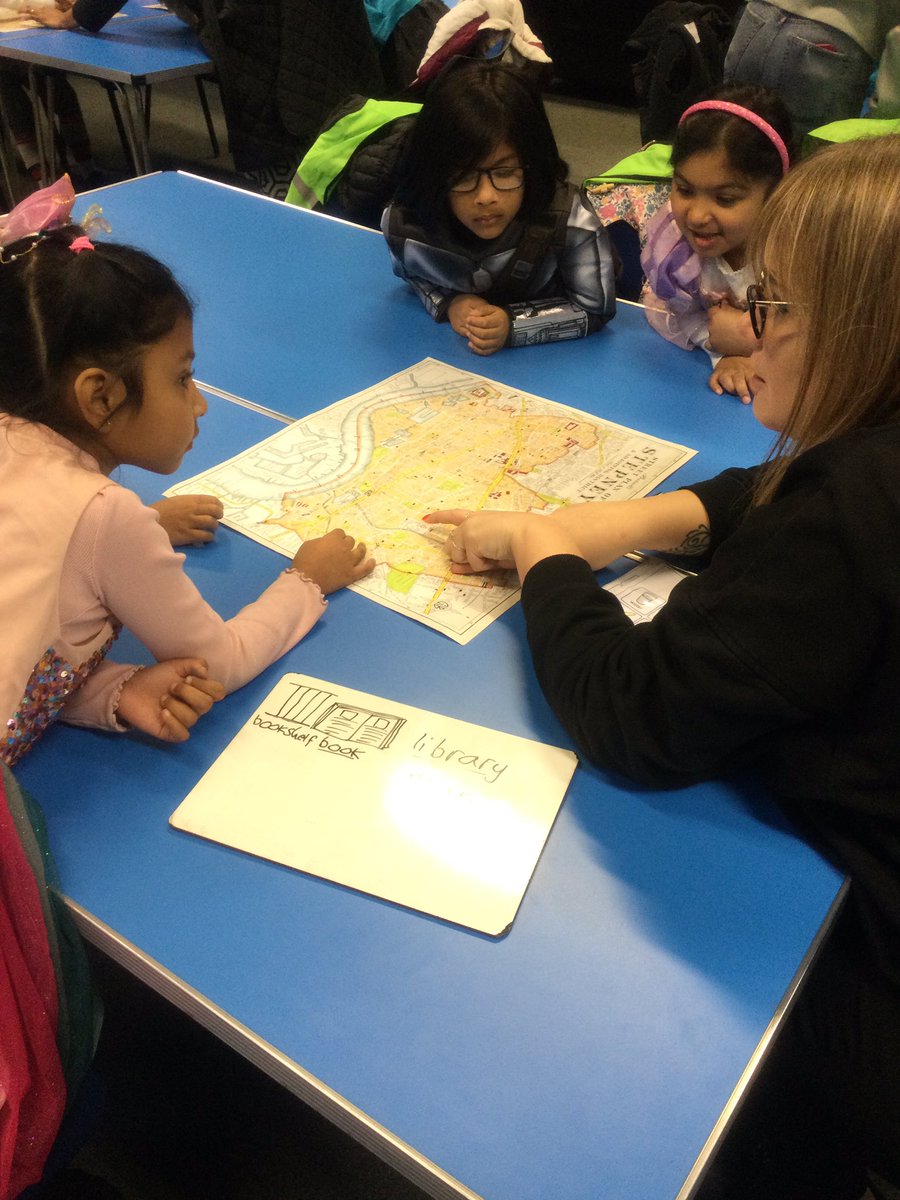 BJ_Year1's tweet photo. We spent the morning with @thsls looking at old photographs of our local area @BenJonsonSchool #ChangesWithinLivingMemory #History #PrimaryHistory #KS1History https://t.co/QSGGEEhpjn