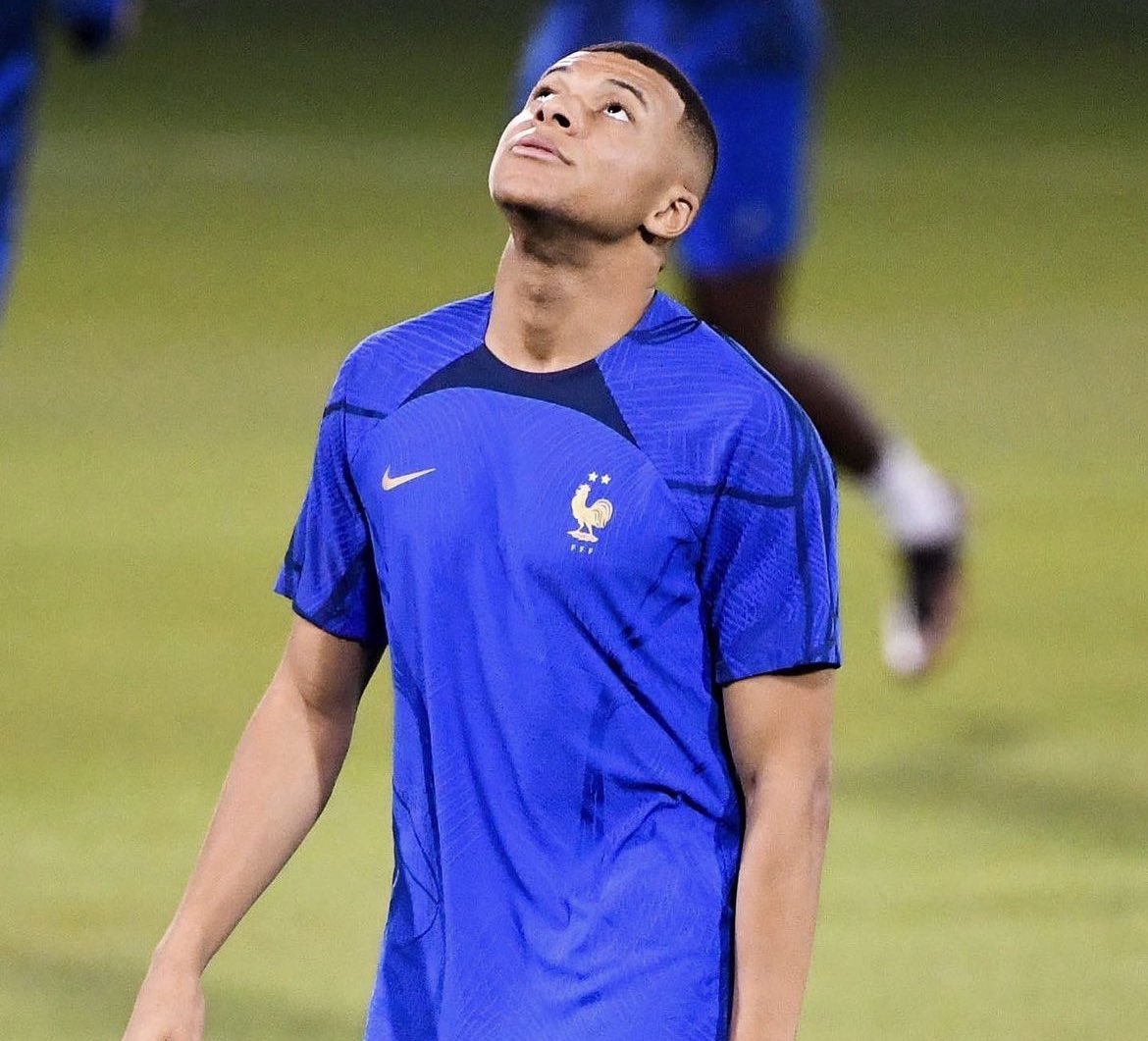 📊🇫🇷 8 ans après ses débuts en professionnel, Kylian Mbappé n’a pas encore inscrit 1 but sur coup franc. ❌