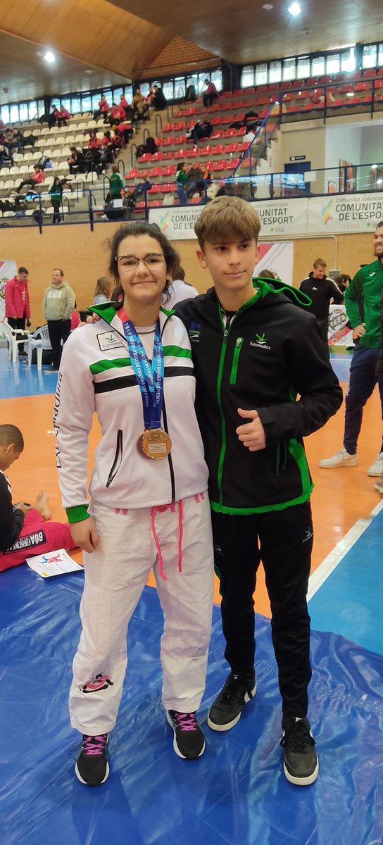 Los días 24, 25 y 26 de febrero la selección extremeña de Lucha Grappling y Lucha Grappling Gi se ha desplazado hasta Onda (Castellón) para participar en los Campeonatos de España de ambas disciplinas.
Sonia Rubio Herguijuela: 🥈🥉 de España.