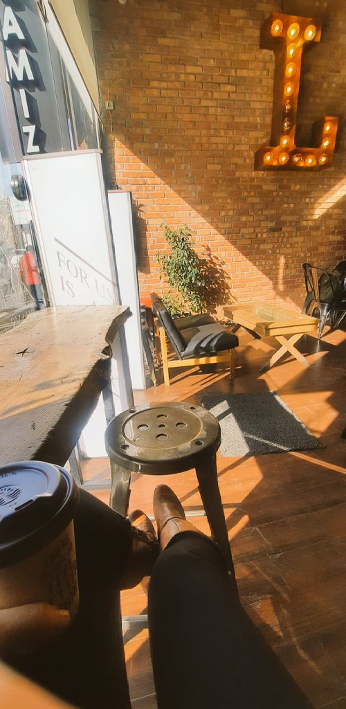 UNIVERS_AM's tweet image. کسی که میره تا حیاط حوزه کنکورش ولی پشیمون میشه و برمیگرده میاد لمیز چیه؟!
واقعا ناامید بودم