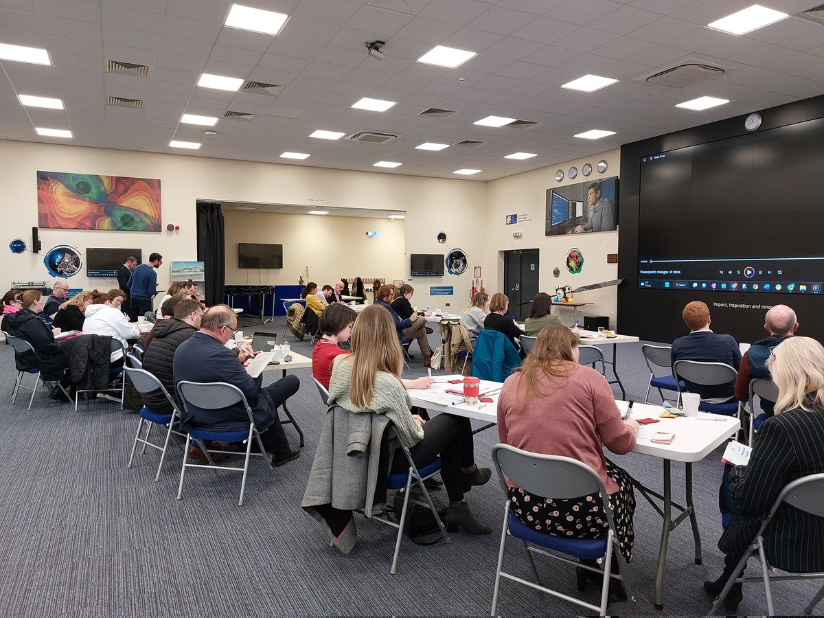OxfordSlp's tweet photo. Modelling and the art of the explanation from @adamboxer1 at the @STEMLearningUK SLP Secondary Science conference with rapt attention from the audience 😀 https://t.co/BL6blBiGyA