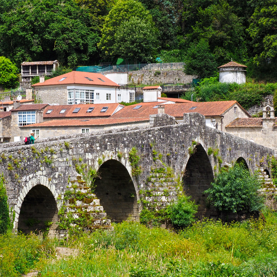 Turgalicia's tweet photo. 😍 Tres son las localidades de Galicia reconocidas por la asociación #PueblosMásBonitosDeEspaña: #CastroCaldelas, #Mondoñedo y #APonteMaceira. ¿Los conoces?
@lospueblosmbe
#PueblosConEncanto #Spain #VisitSpain #Ecoturismo #Galicia #VisitaGalicia #VisitGalicia https://t.co/rEA0kmfz2J