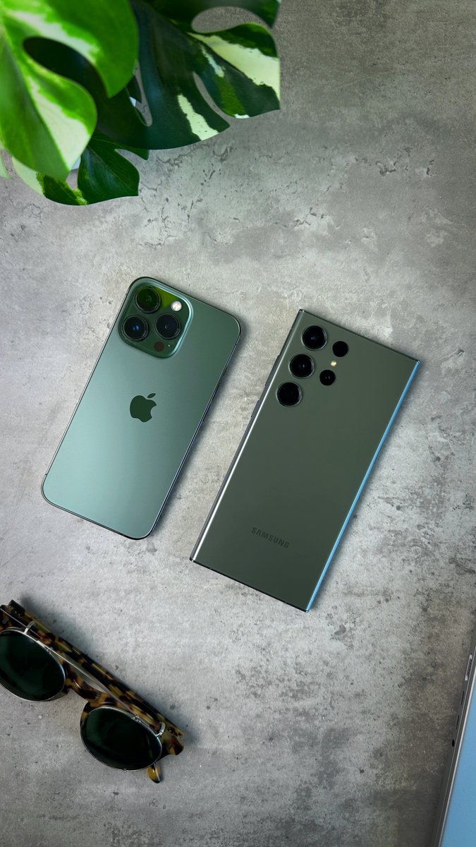 emkwan's tweet photo. Who did green better? 💚 
Apple or Samsung? https://t.co/qqbLMKGia1