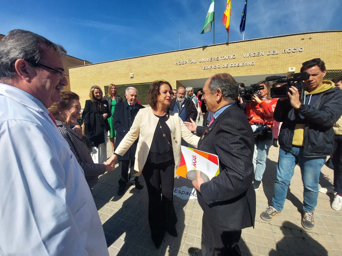 SomosFundMAS's tweet photo. Todo preparado para la firma del acuerdo de donación en el @HospitalUVRocio con el que impulsar la construcción de la #PlantaZero impulsado por @AndexAsociacion. #compromisoMAS, #PorunLugardondeLuchar https://t.co/vWyNJKLMbl