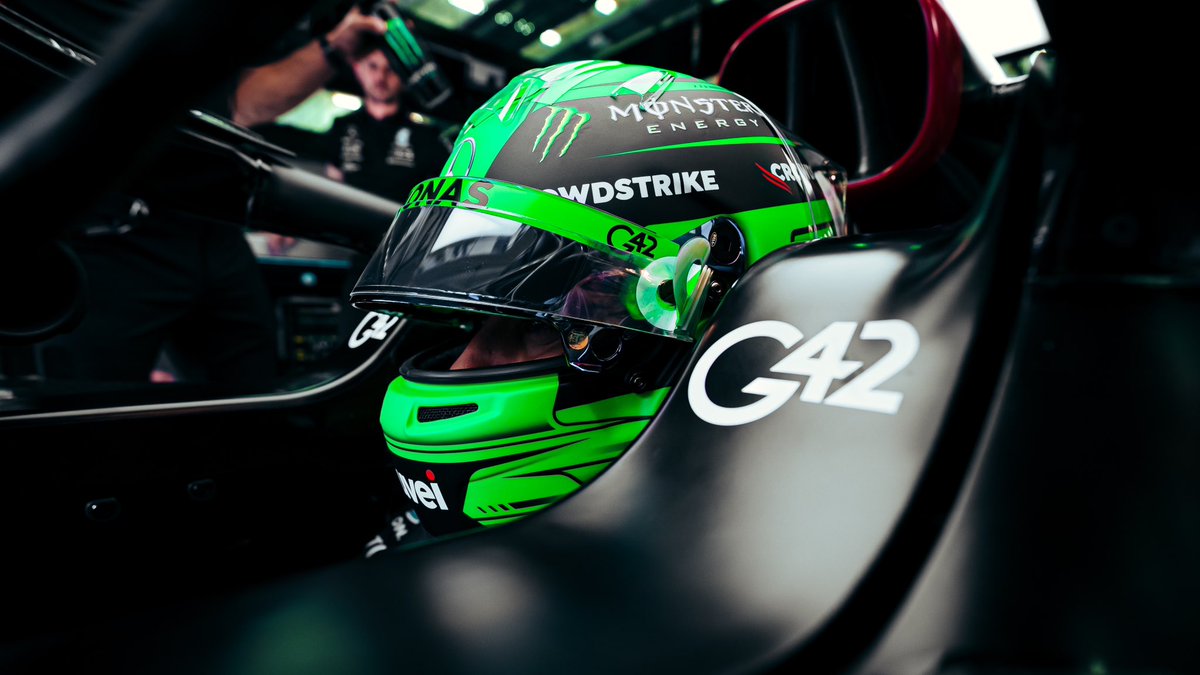 MercedesAMGF1's tweet photo. F1 is back. 💚💛 https://t.co/jYroKuSCr7