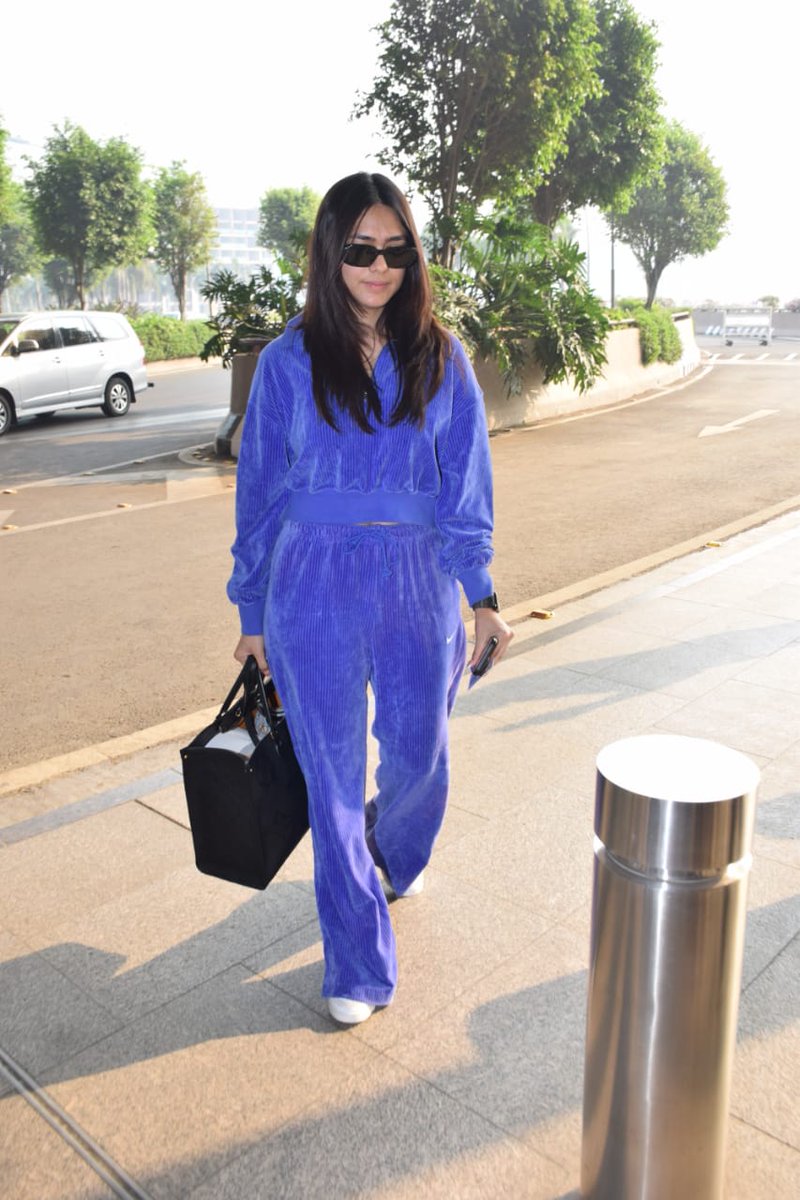 middaygujarati's tweet image. Mrunal Thakur clicked at the airport

#mrunalthakur #mrunalthakurfans #CelebritySpotted #MiddayEntertainment #entertainment #bollywood #mumbai @mrunalthakur__ @Mrunalthakurfcx  @MrunalThakurFC  

gujaratimidday.com/photo