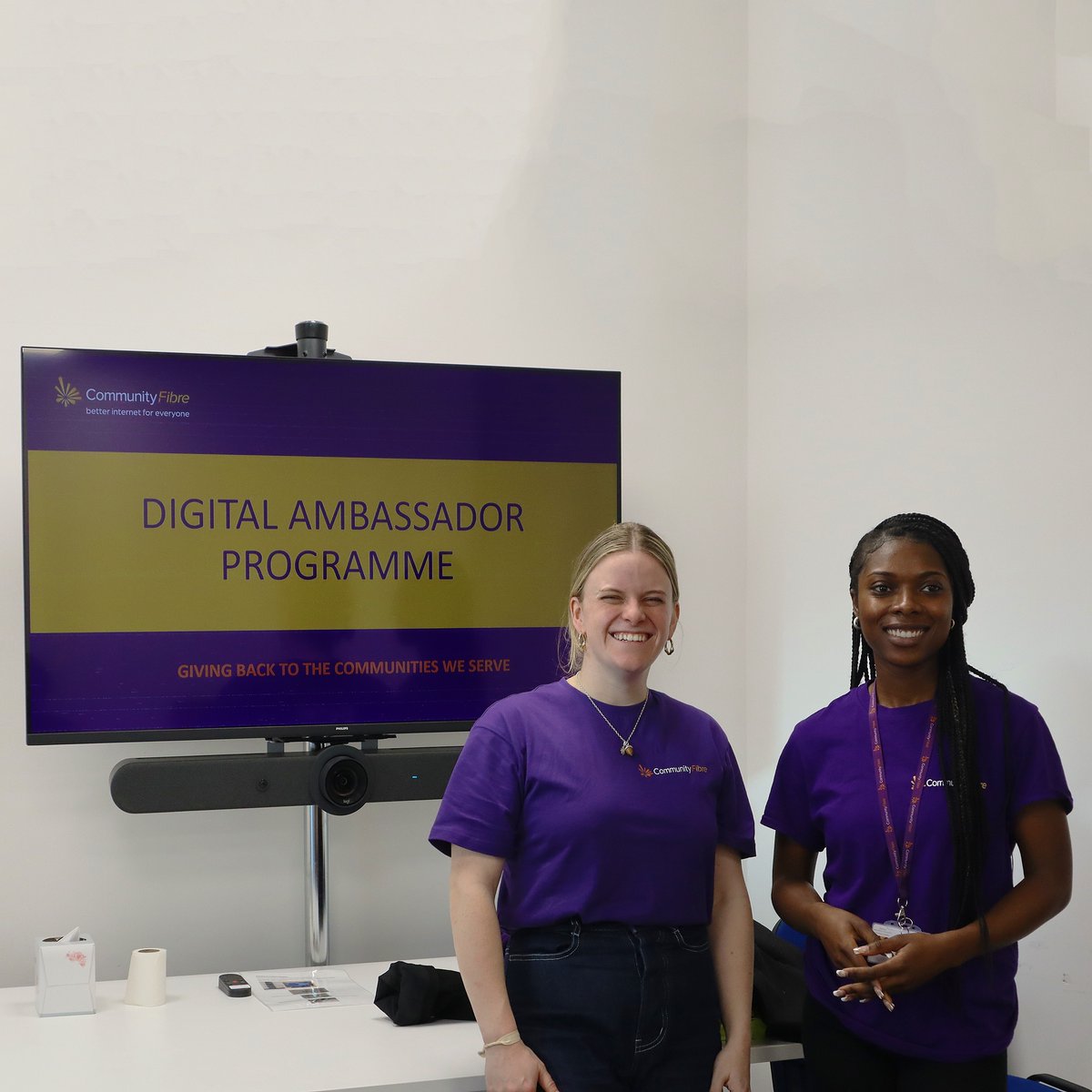 CommunityFibre's tweet photo. Yesterday the Community Fibre Team spent the afternoon training volunteers from @MindCharity to become #DigitalAmbassadors π who can support their vulnerable community with completing online tasks and building digital skills.
#Community #Support #DigitialDivide #DigitalSkills https://t.co/DC1zdYKOvQ