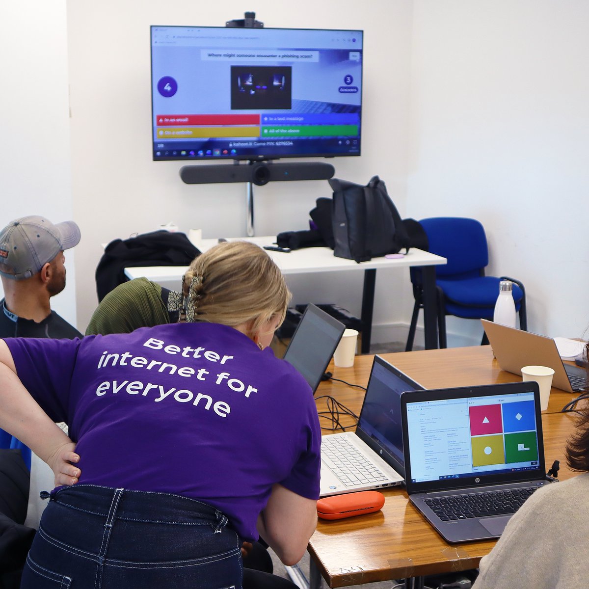 CommunityFibre's tweet photo. Yesterday the Community Fibre Team spent the afternoon training volunteers from @MindCharity to become #DigitalAmbassadors π who can support their vulnerable community with completing online tasks and building digital skills.
#Community #Support #DigitialDivide #DigitalSkills https://t.co/DC1zdYKOvQ