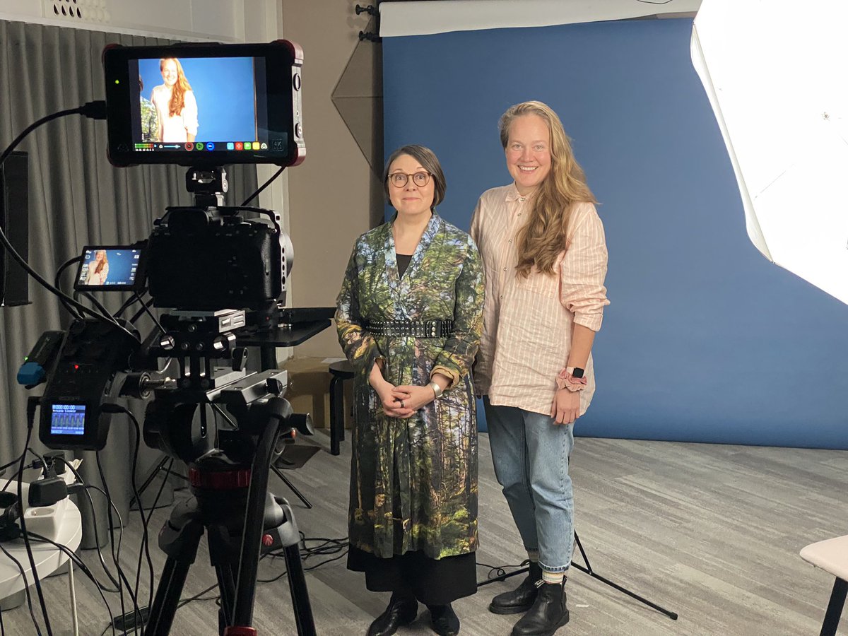 Uusi #eOppiva-koulutus julkaistaan reilun parin viikon päästä. Koulutuksen kantavina teemoina #Ihmiskeskeisyys ja yhdessä tekeminen, jotka ovatkin tulevaisuuden kehittämisen parasta polttoainetta. Tänään otettiin useampi video purkkiin, viimeisin <a href="/minnapii/">Minna Piirainen</a> kanssa #digiohjelma