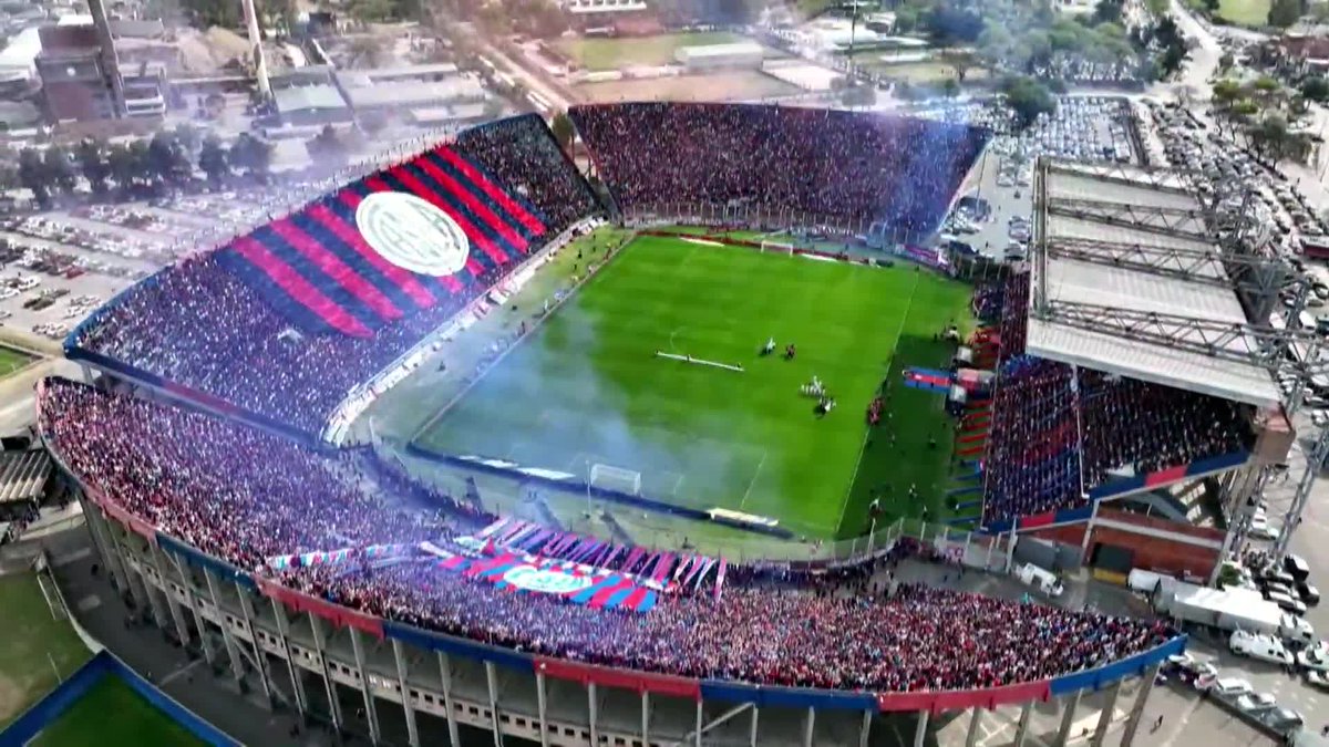 LorenzoLocal's tweet photo. Algo así el domingo, podés @CAHuracan? 🎈🤏 https://t.co/vSm6tfe1jF