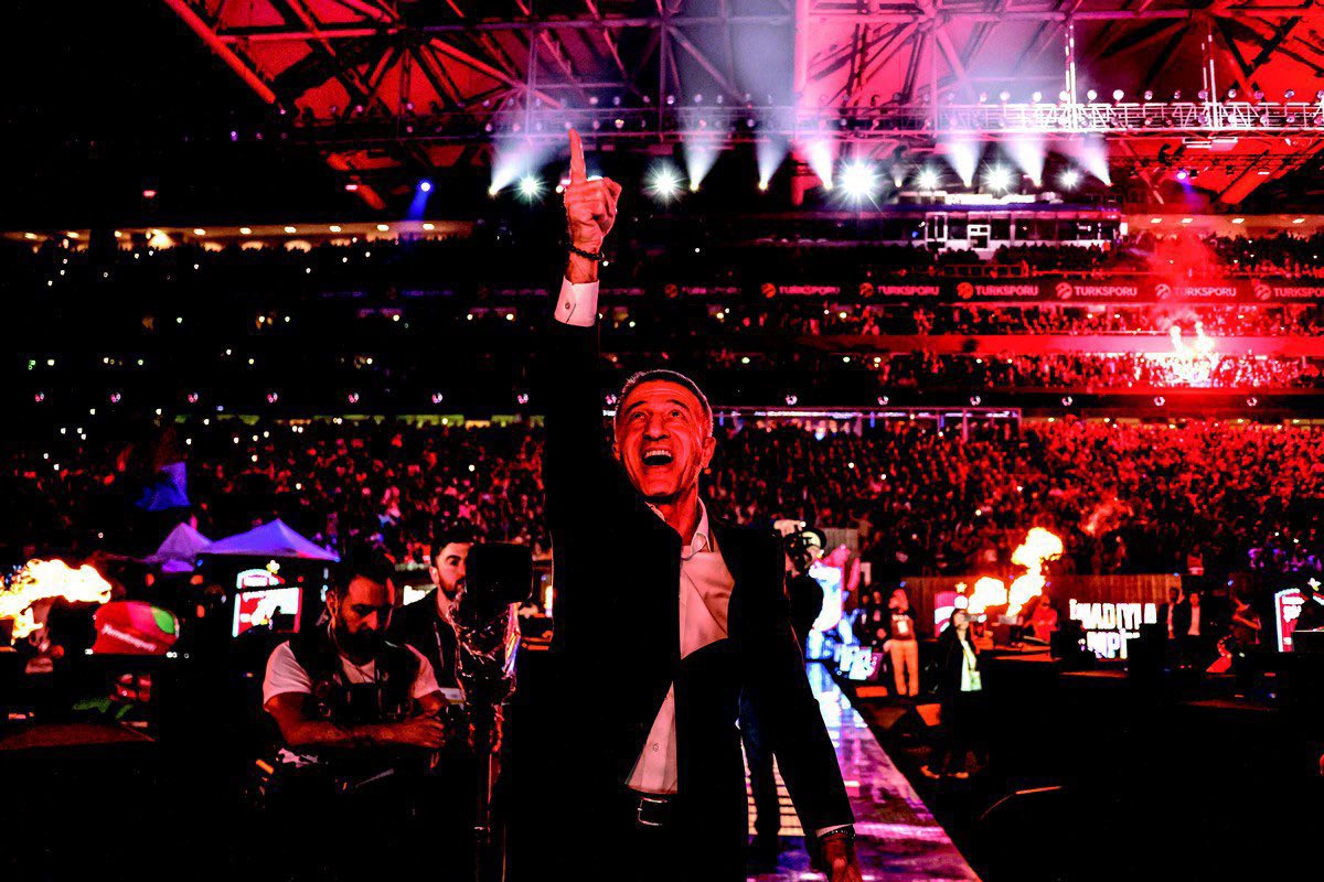 Yaşamamıza vesile olduğun tüm duygular için minnettarız Başkan. Her zaman bir Şampiyon olarak anılacaksın.