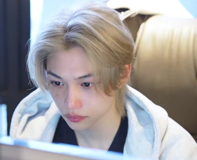 BBOKARILOOKS's tweet photo. gamer felix is my favorite<3 https://t.co/crckSEYw6X