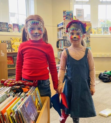 ERCL4's tweet photo. Once Upon a time….there were two magical libraries called Busby & Eaglesham; they had a wonderful week of stories, crafts and face painting...then all the children lived happily ever after #TellAFairyTale day. You can find more library events here- https://t.co/rGrrrpWhbm https://t.co/GGggomEaYY