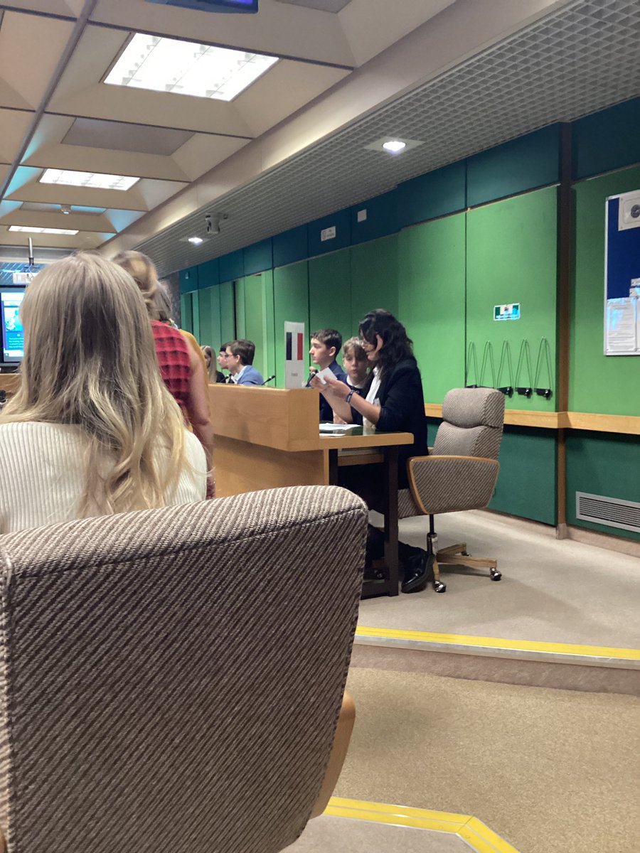 munfrance24's tweet image. Here you can see France receiving notes from multiple counties!!! #gettinginvolved